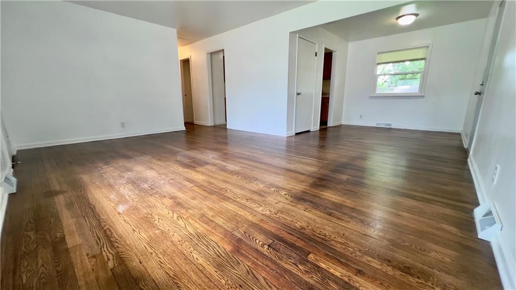 204 N Park Drive — photo 2