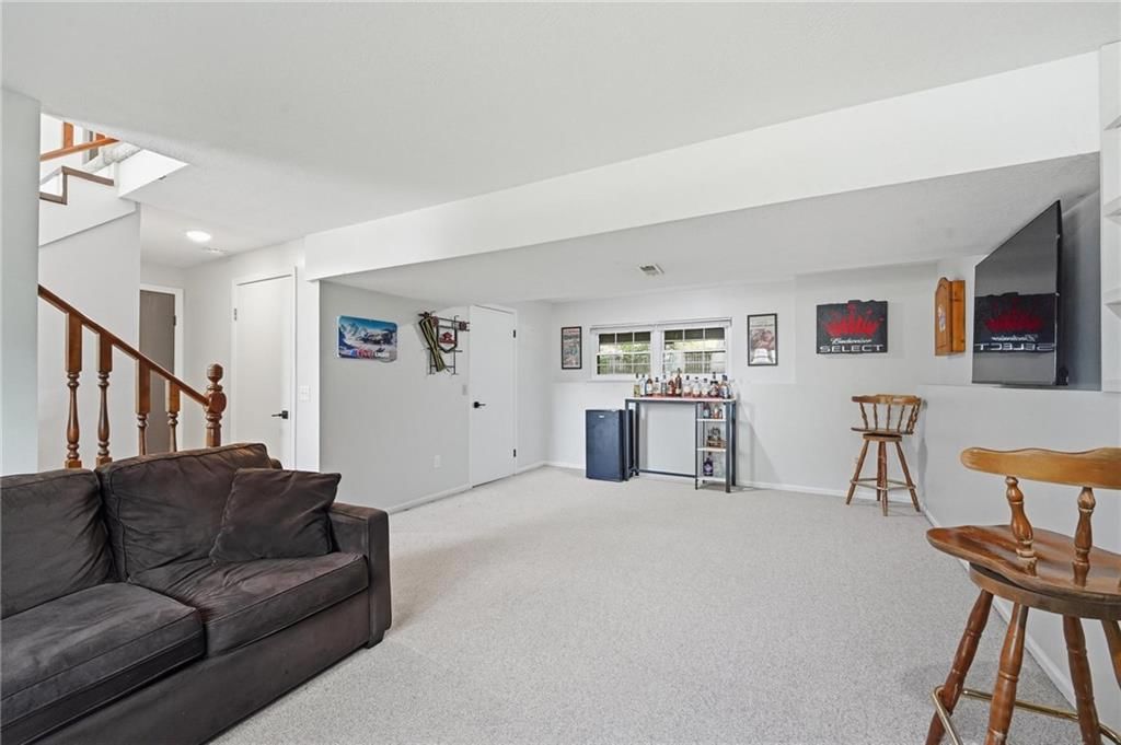 1037 S Valley Road — photo 16