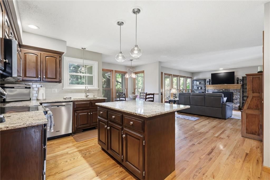 1117 Williamsburg Court — photo 17