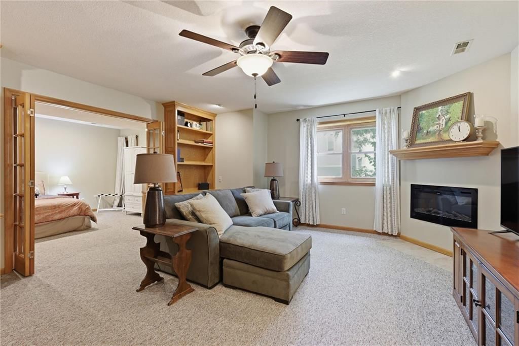 1117 Williamsburg Court — photo 29