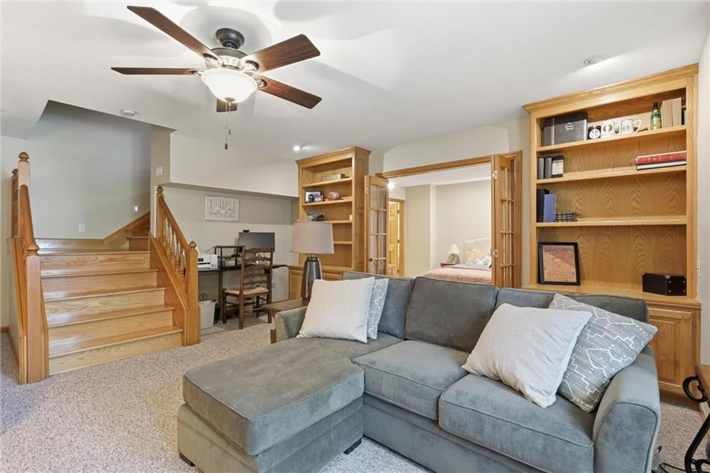 1117 Williamsburg Court — photo 32