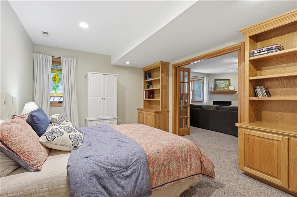 1117 Williamsburg Court — photo 33