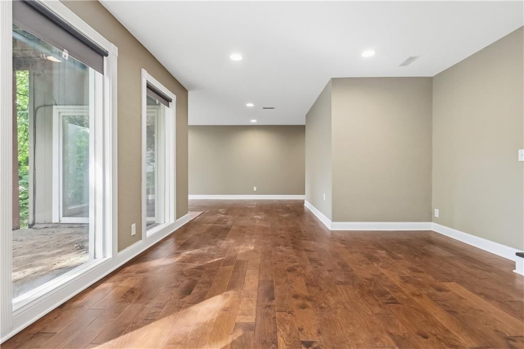 4823 N Beacon Avenue — photo 27