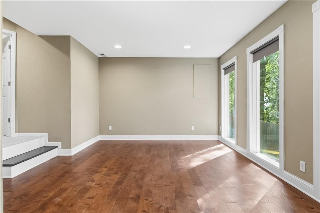 4823 N Beacon Avenue — photo 29