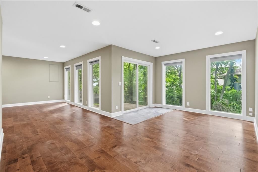 4823 N Beacon Avenue — photo 31