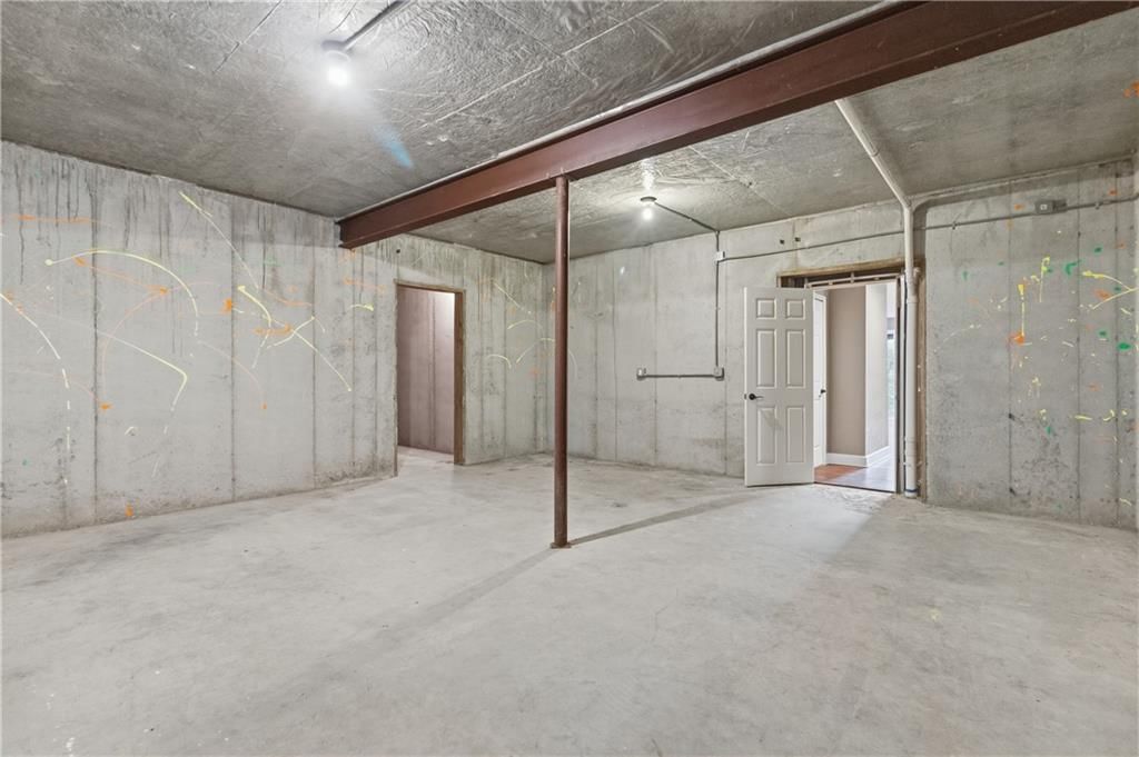 4823 N Beacon Avenue — photo 34