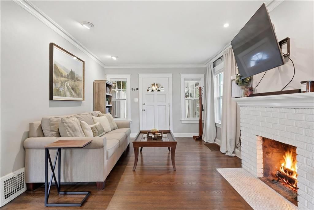 5827 Holmes Street — photo 9