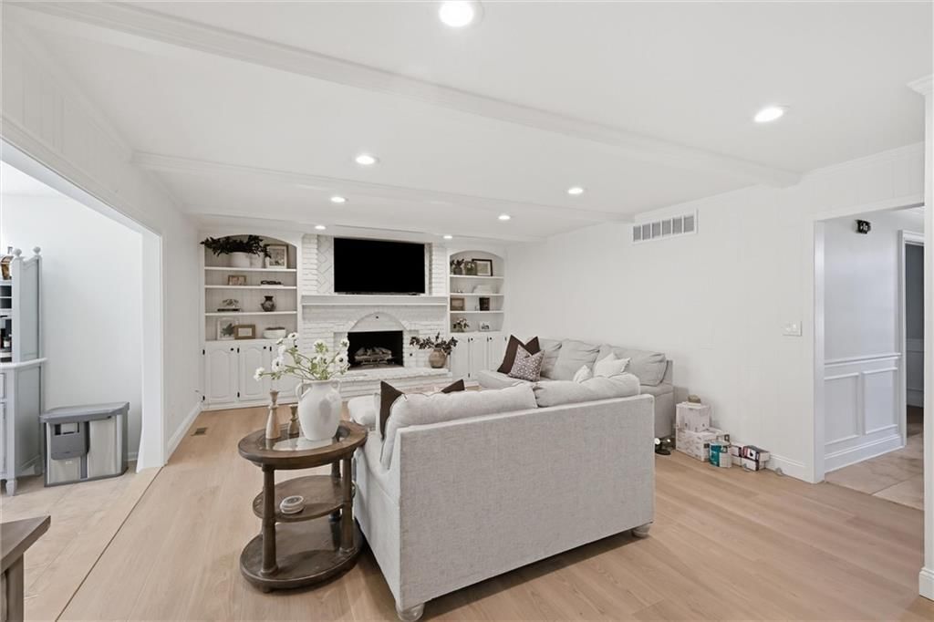 1536 Alvamar Drive — photo 9