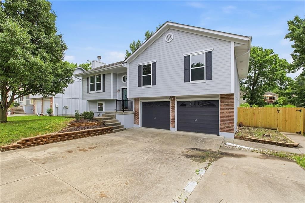 1130 SW Eastman Court — photo 2