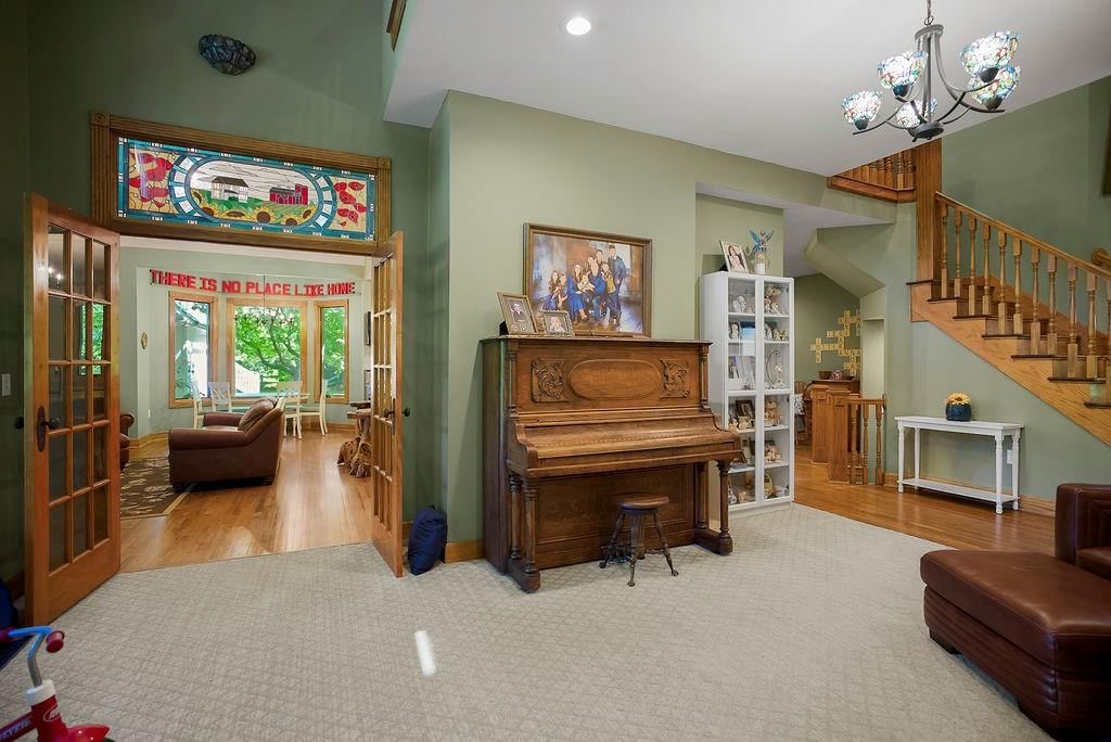 200 N Metcalf Road — photo 5