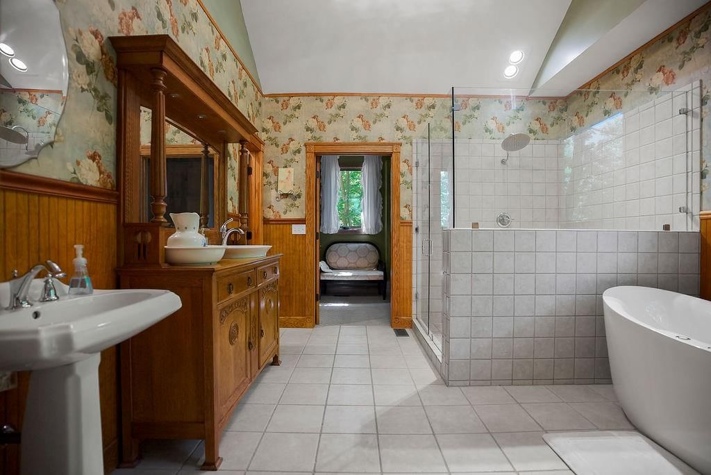 200 N Metcalf Road — photo 17