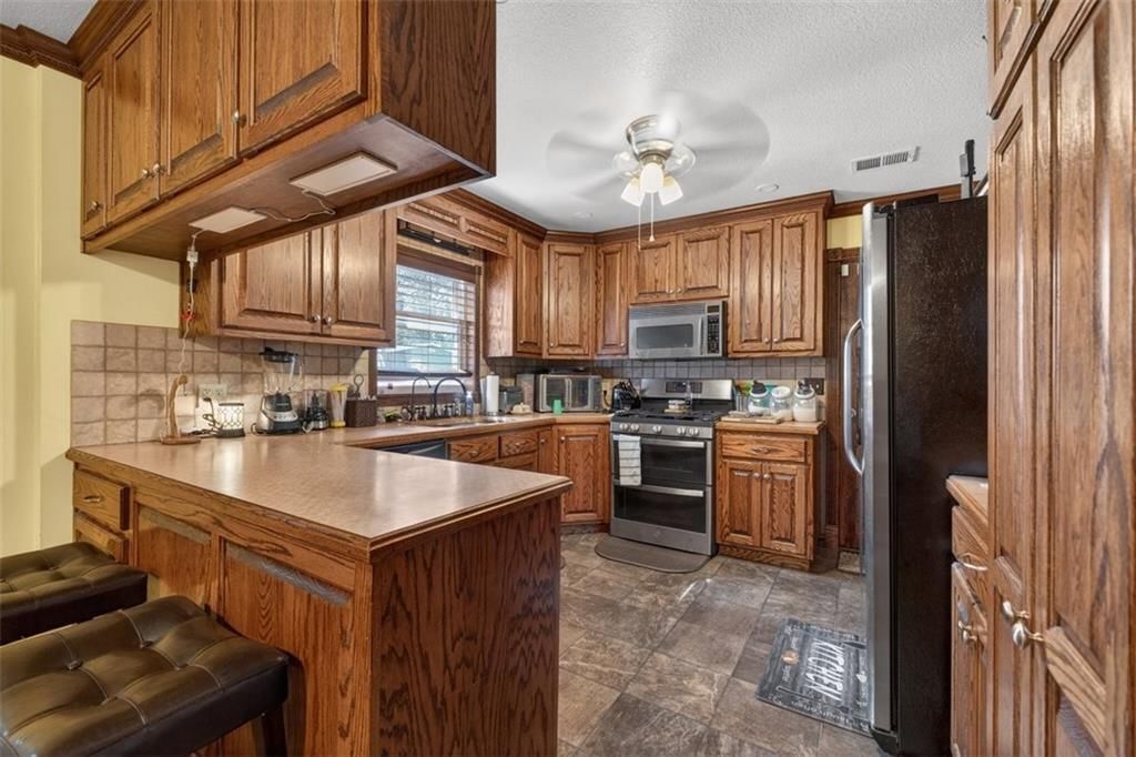 6204 Hedges Avenue — photo 11
