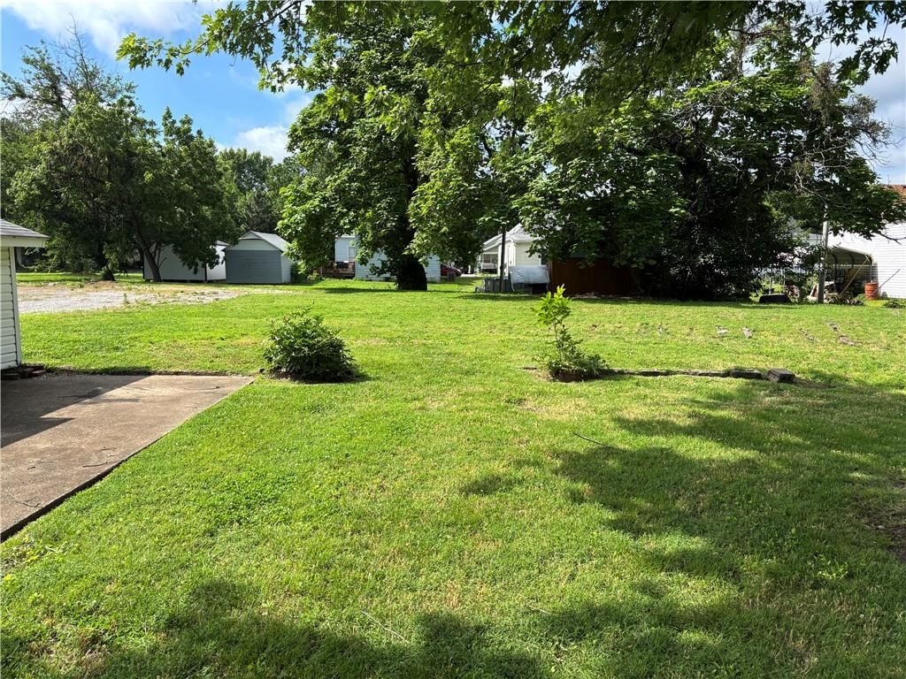 503 W 3rd Street — photo 11