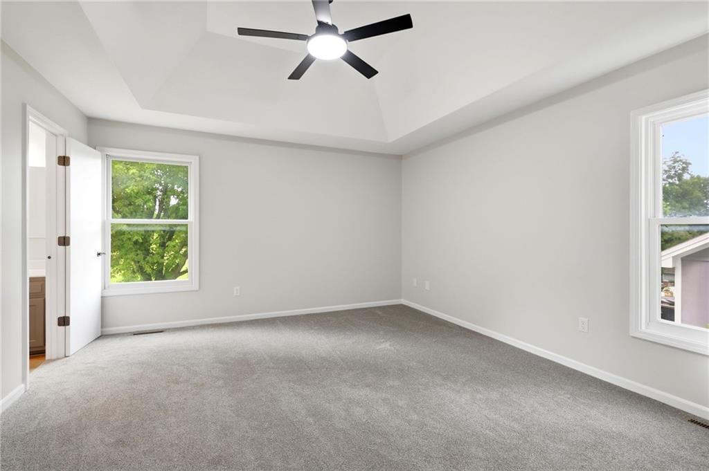 Photo 10 of 50 - 207 Parkway Drive, Warrensburg, MO 64093