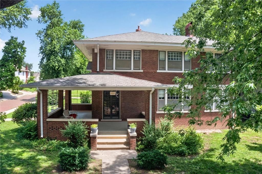 400 E Locust Street — photo 4