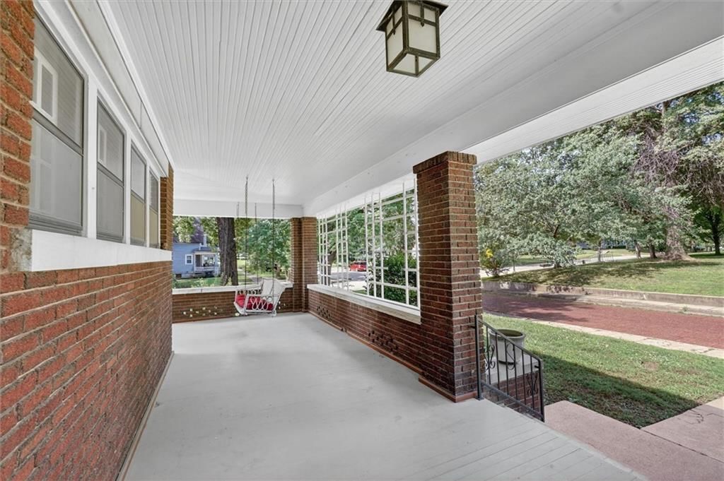 400 E Locust Street — photo 8