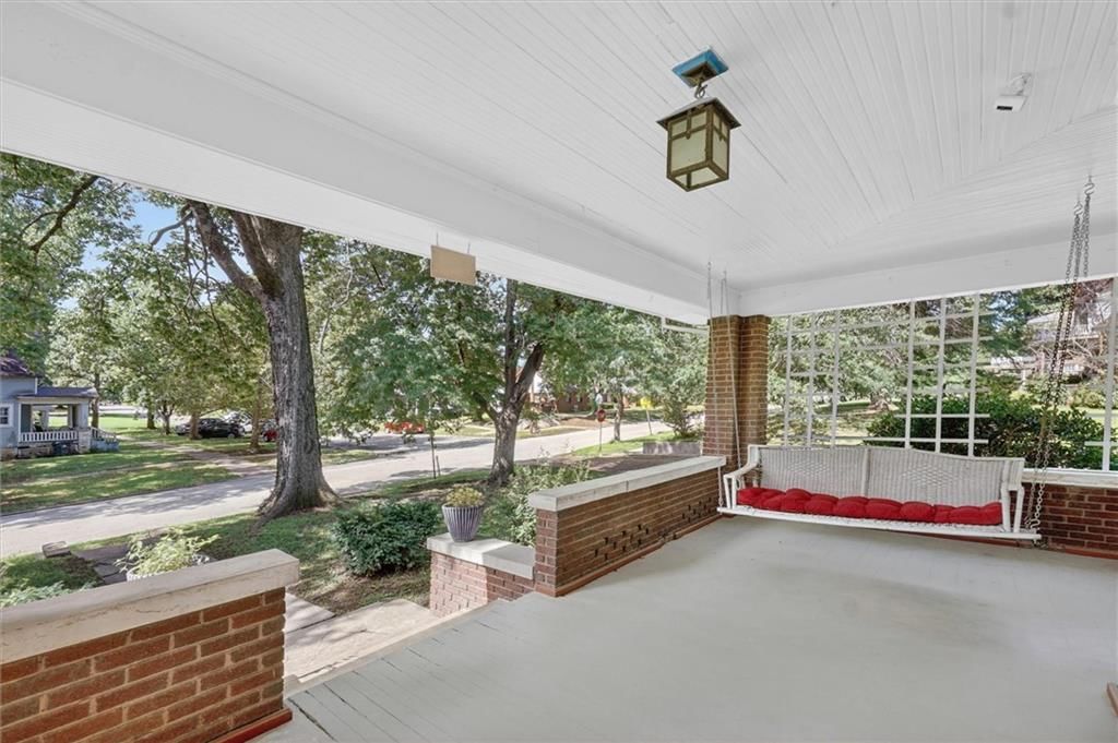 400 E Locust Street — photo 9