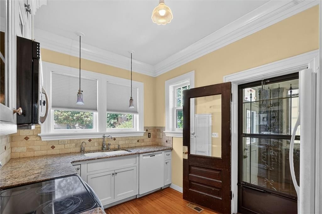 400 E Locust Street — photo 13