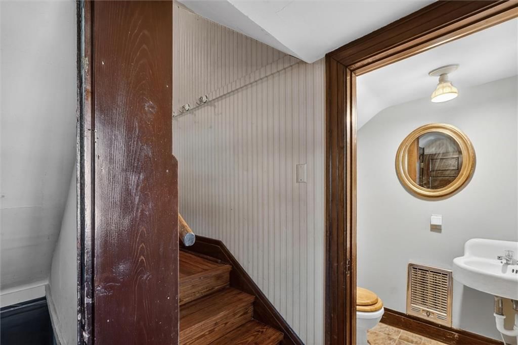 400 E Locust Street — photo 28