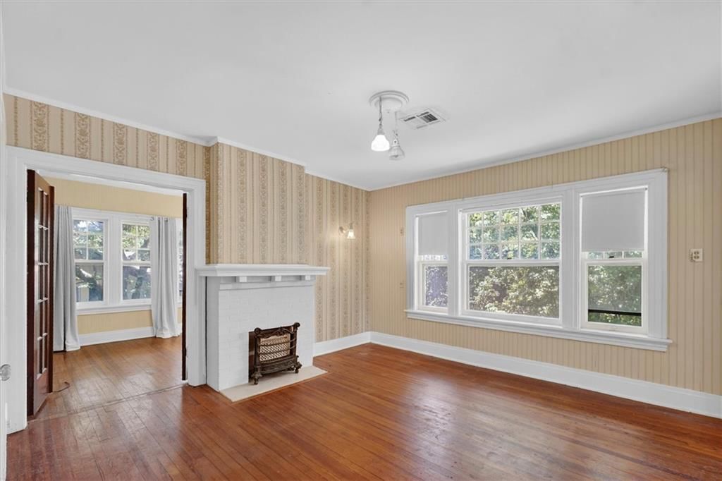 400 E Locust Street — photo 31
