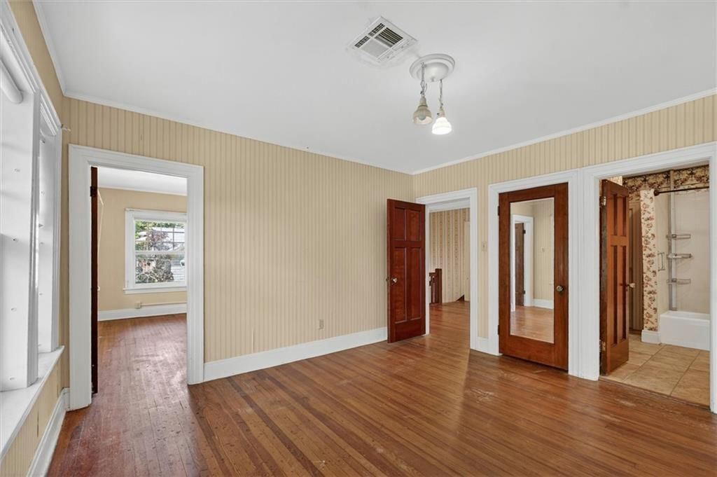 400 E Locust Street — photo 32