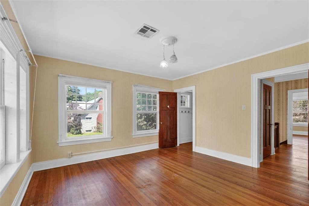 400 E Locust Street — photo 33