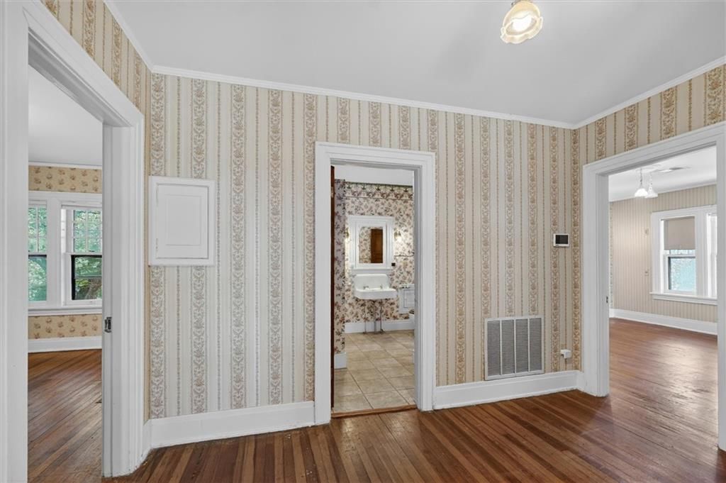 400 E Locust Street — photo 35