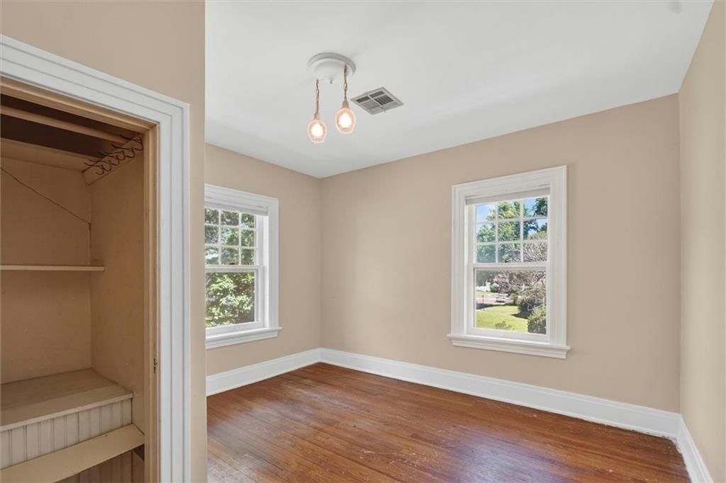 400 E Locust Street — photo 37