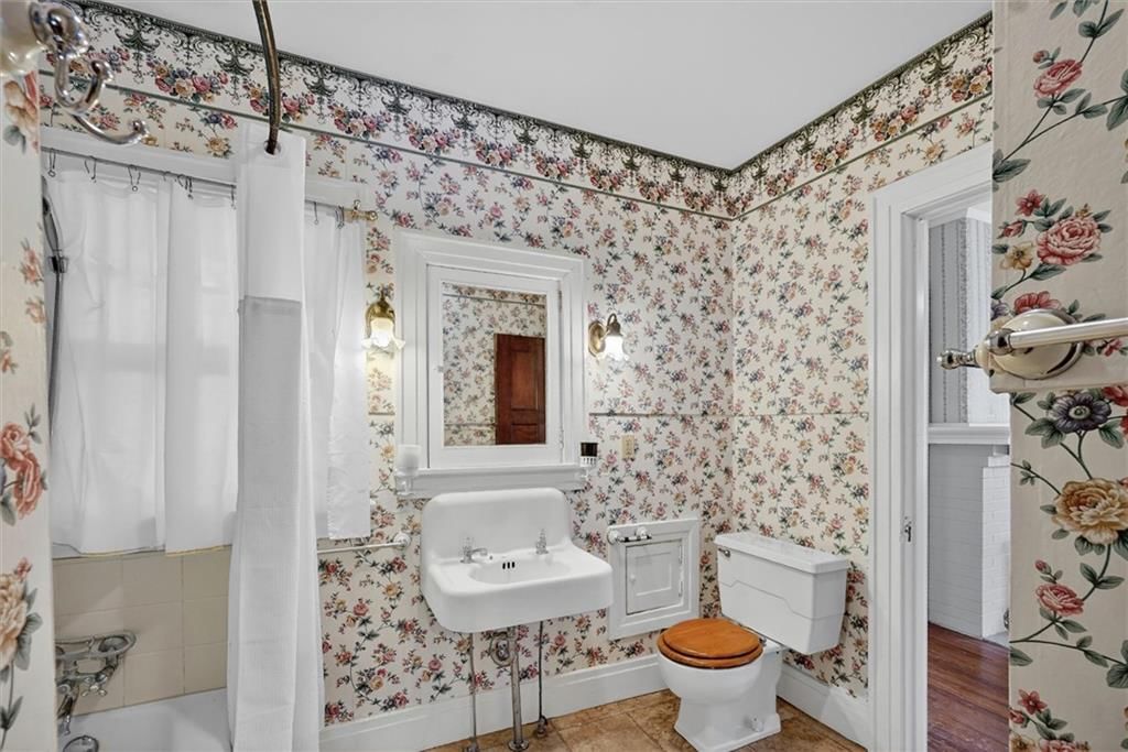 400 E Locust Street — photo 41