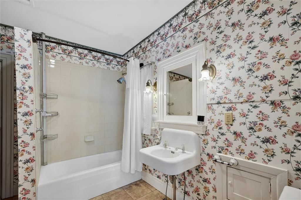 400 E Locust Street — photo 42