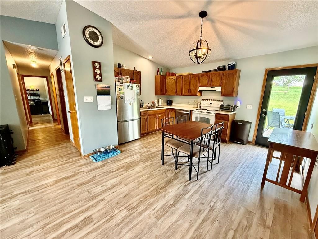 606 N Prairie Street — photo 8