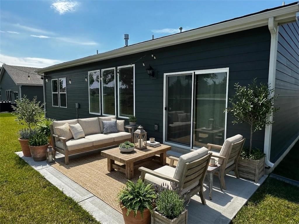 309 SW Hawthorne Court — photo 2