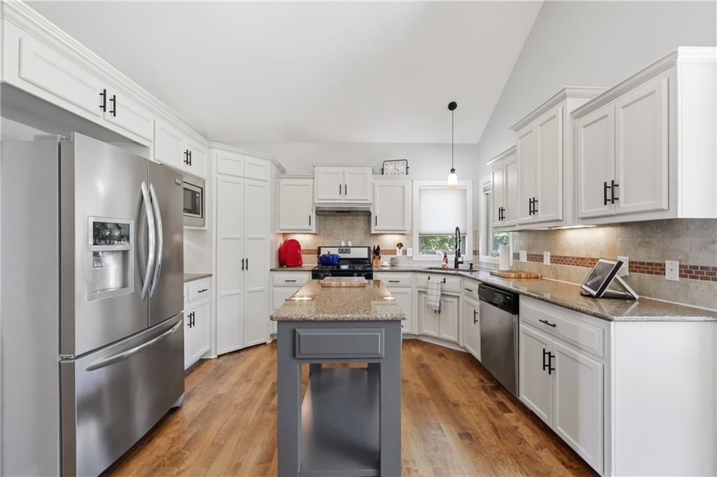 11043 N Madison Avenue — photo 8