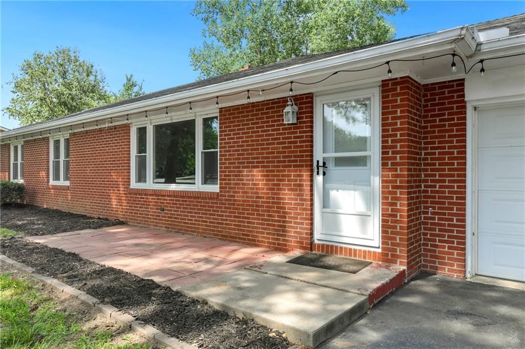 1434 S Business Hwy 13 — photo 4