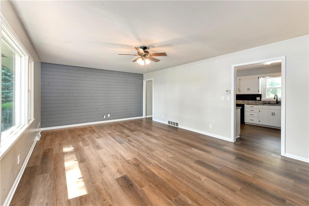 1434 S Business Hwy 13 — photo 5