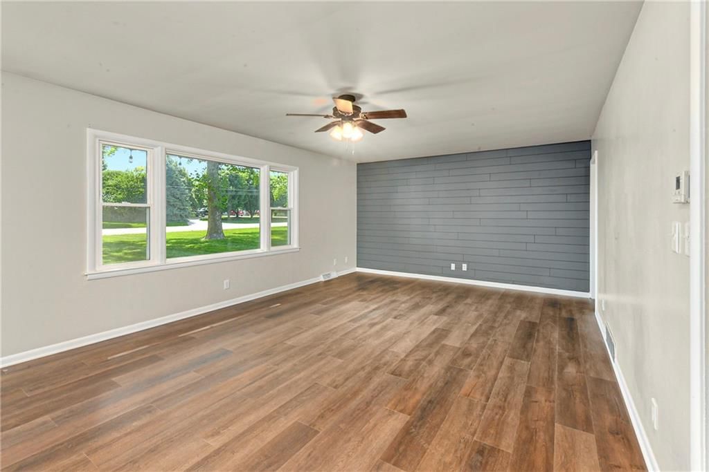 1434 S Business Hwy 13 — photo 7