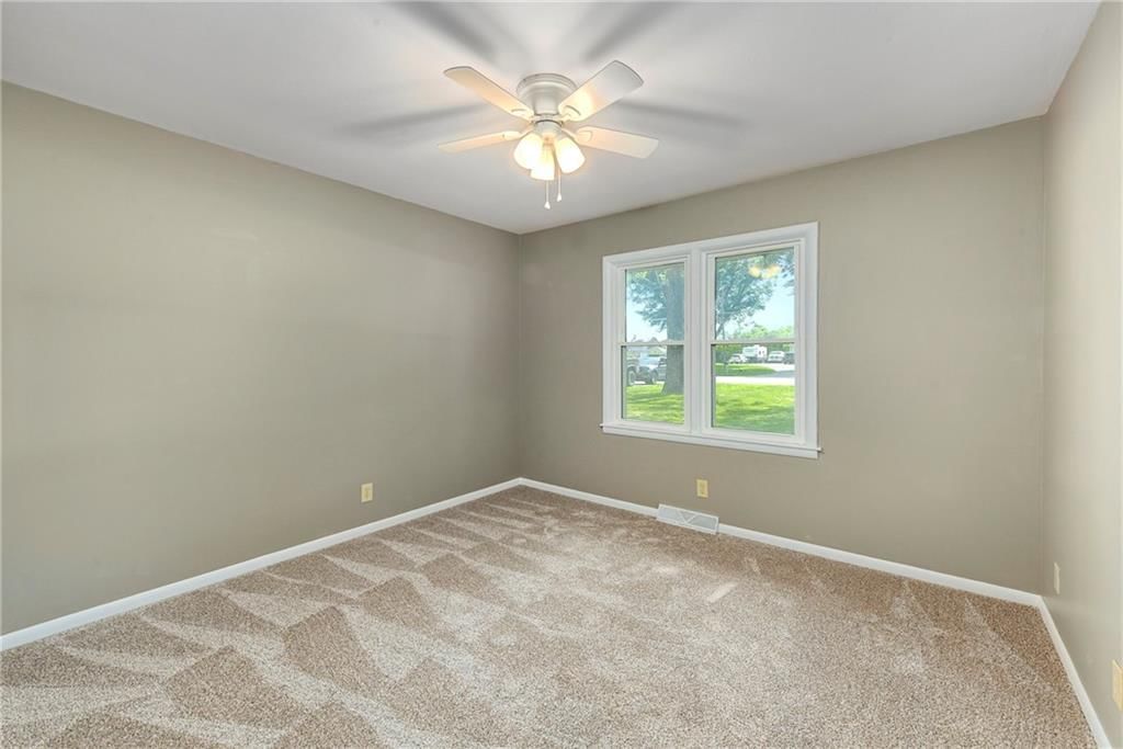 1434 S Business Hwy 13 — photo 21
