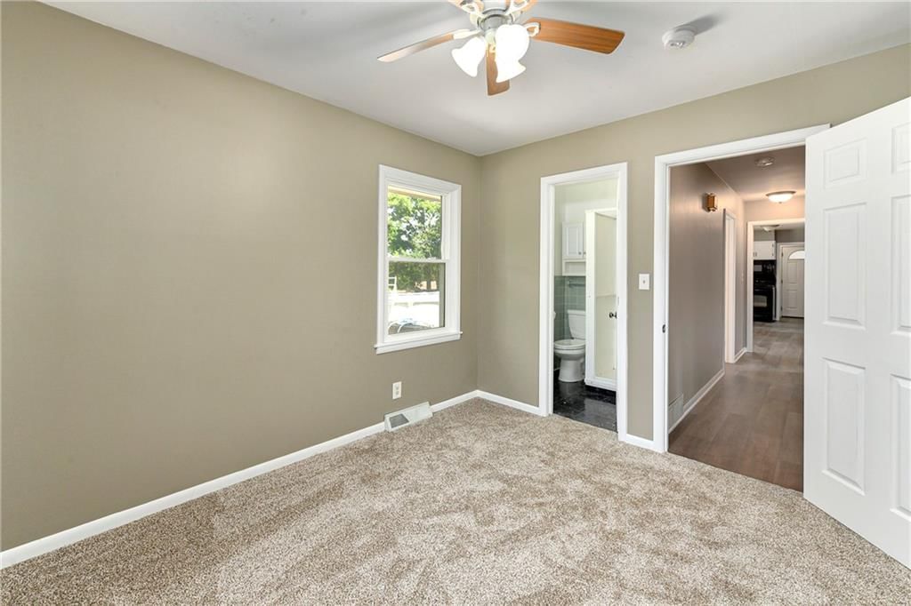 1434 S Business Hwy 13 — photo 25