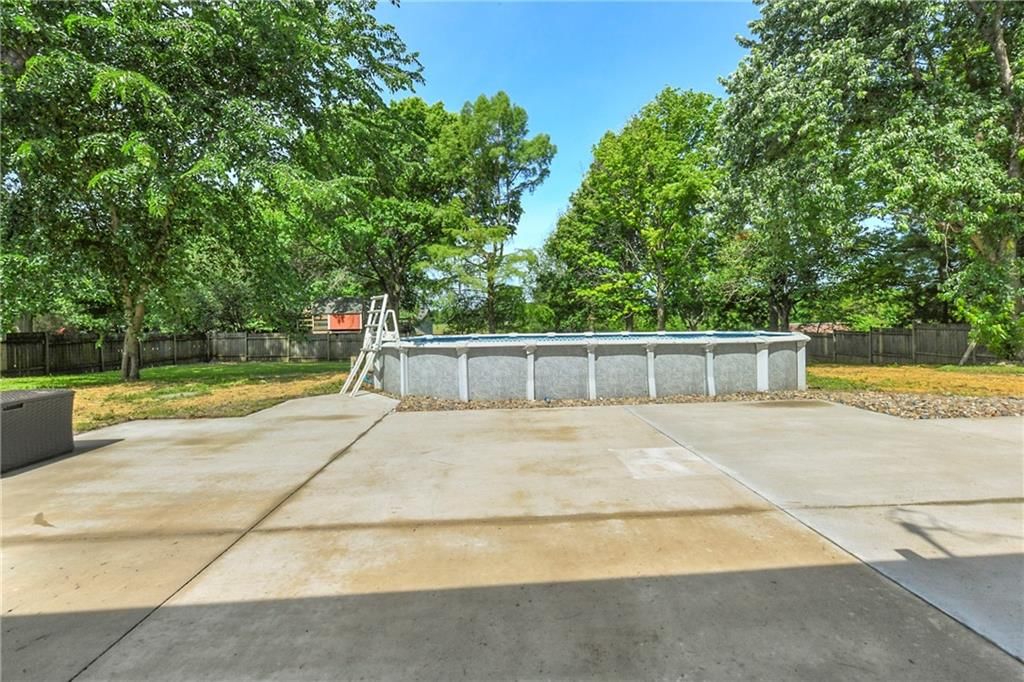 1434 S Business Hwy 13 — photo 29