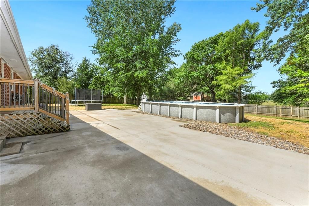 1434 S Business Hwy 13 — photo 30