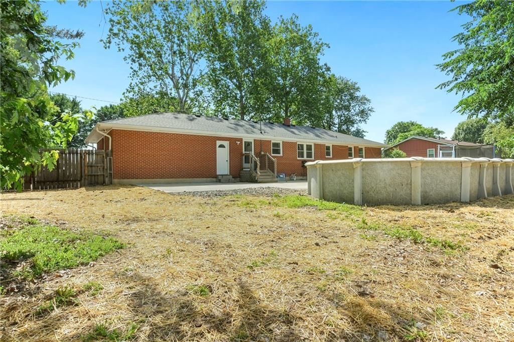 1434 S Business Hwy 13 — photo 31