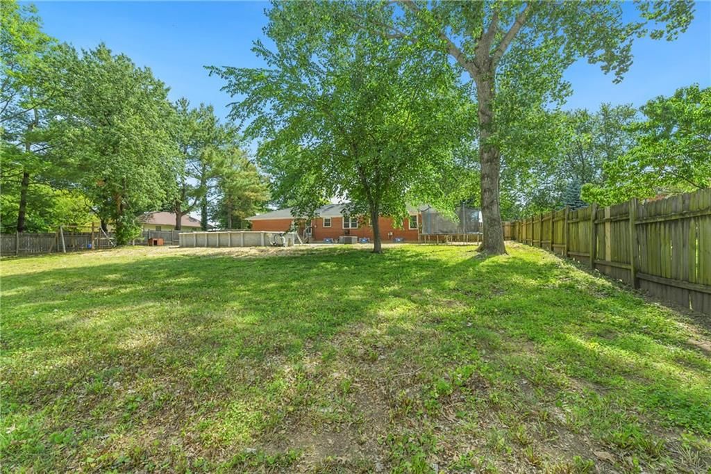 1434 S Business Hwy 13 — photo 33