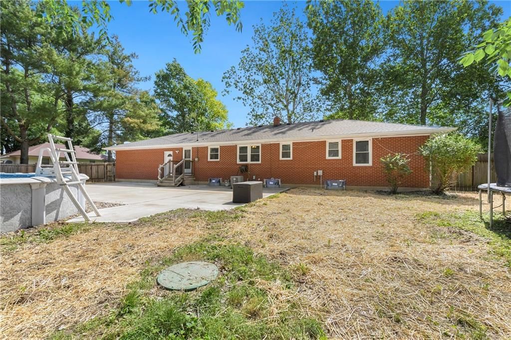 1434 S Business Hwy 13 — photo 35