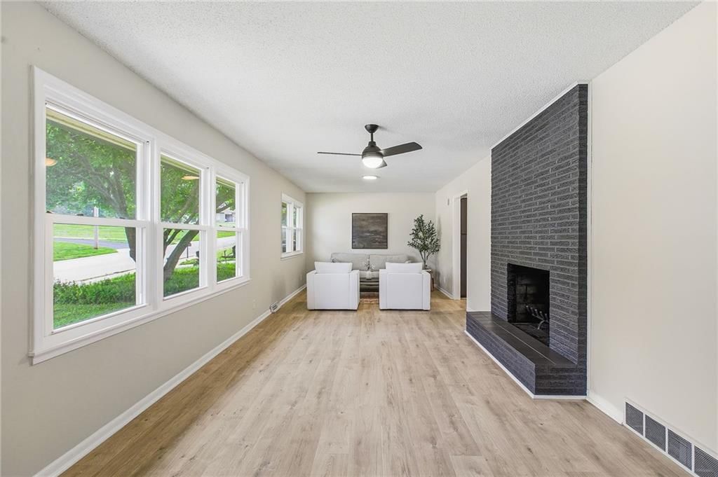 7745 Yecker Avenue — photo 2