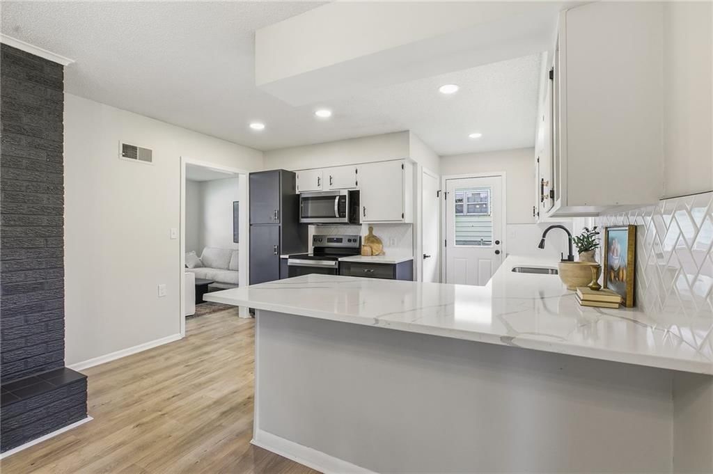7745 Yecker Avenue — photo 9