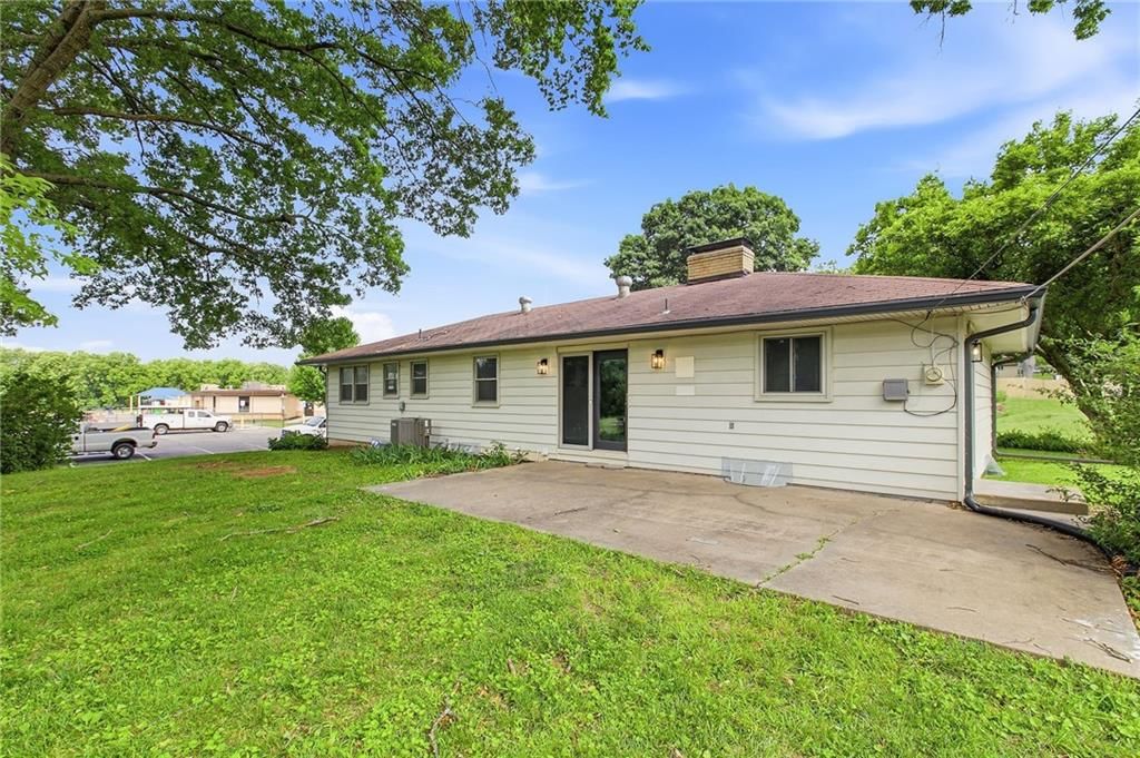 7745 Yecker Avenue — photo 32
