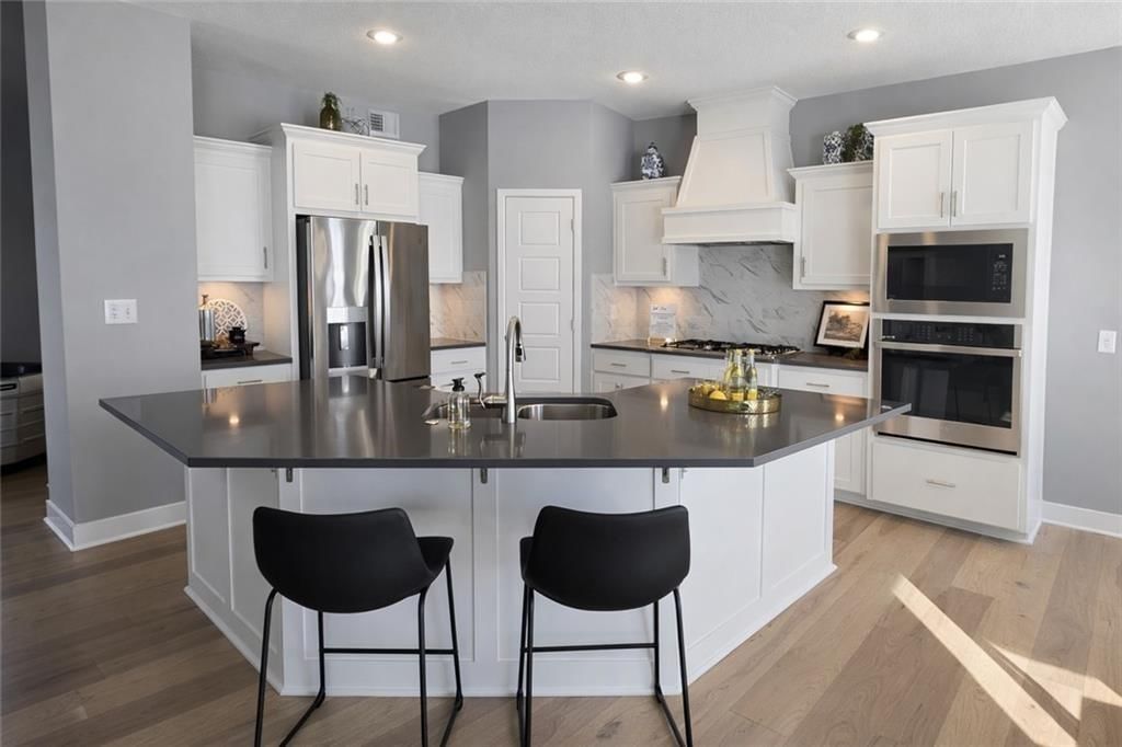 10130 N Winchester Avenue — photo 3