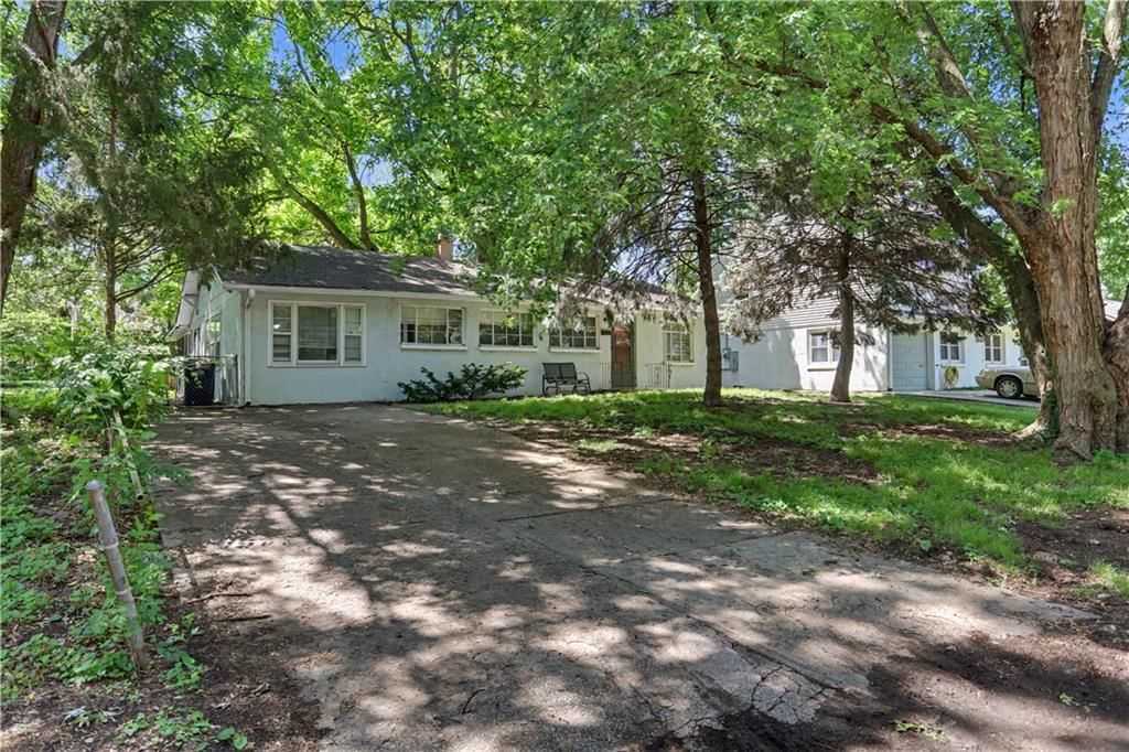 937 W 32nd Terrace — photo 3