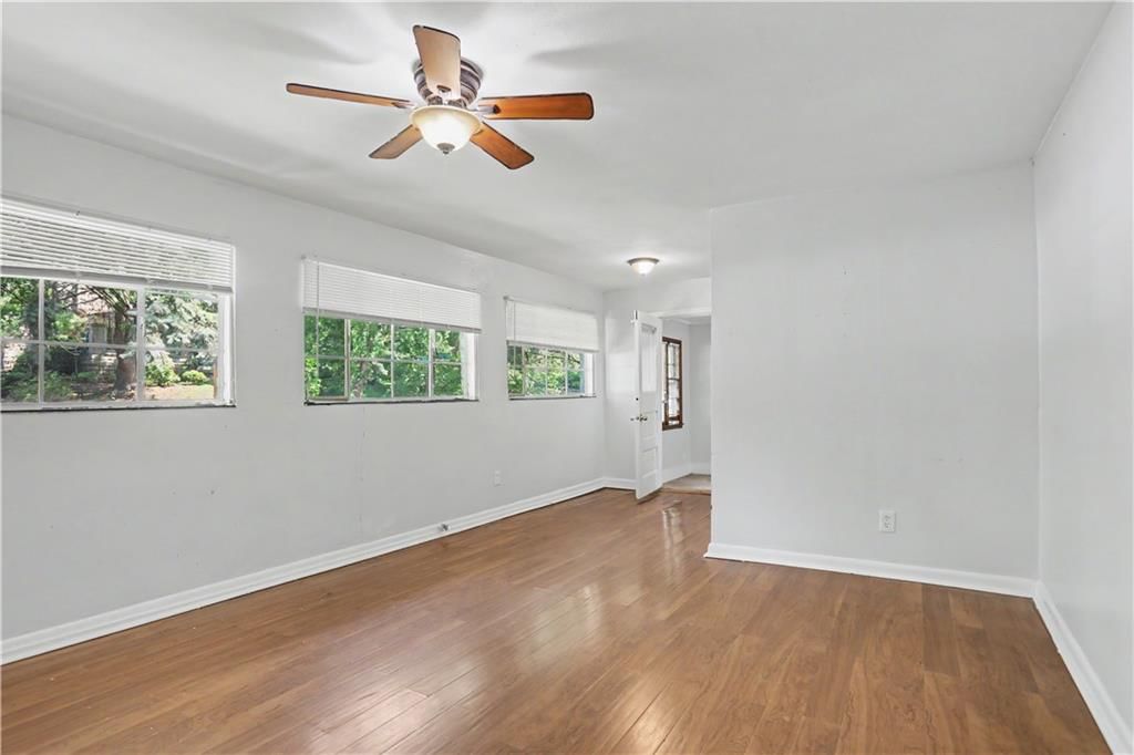 937 W 32nd Terrace — photo 5