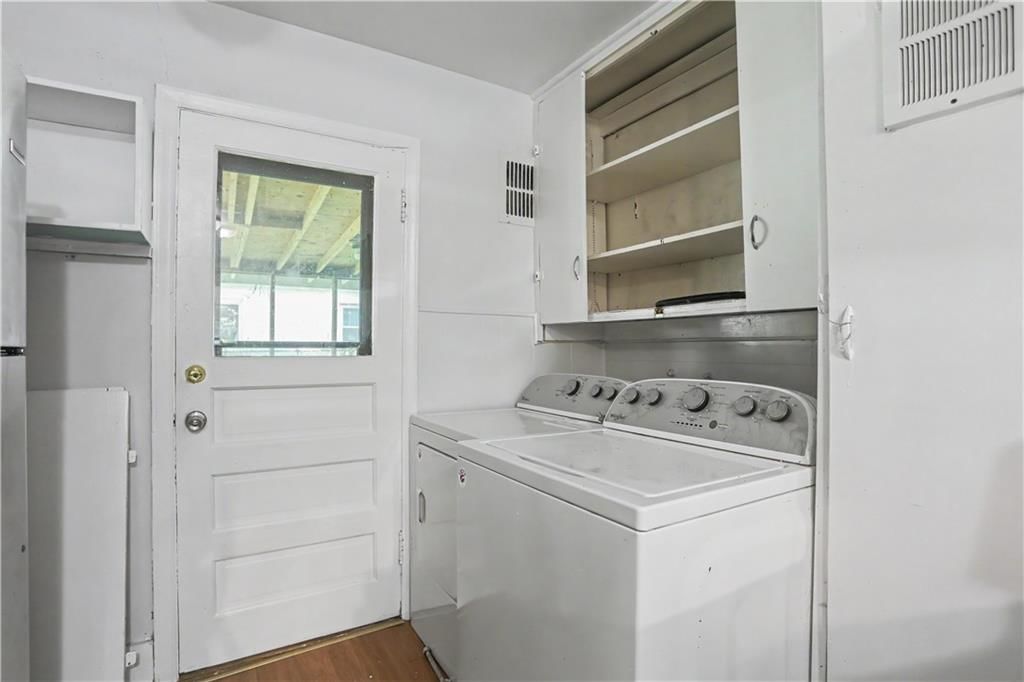 937 W 32nd Terrace — photo 9